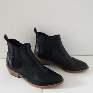 Western Chelsea Black Boots
